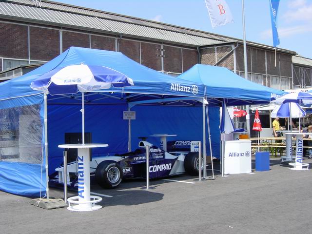 Schriftzug auf dem Volant als optimale Werbung mit Ihrem QUICKUPTENT